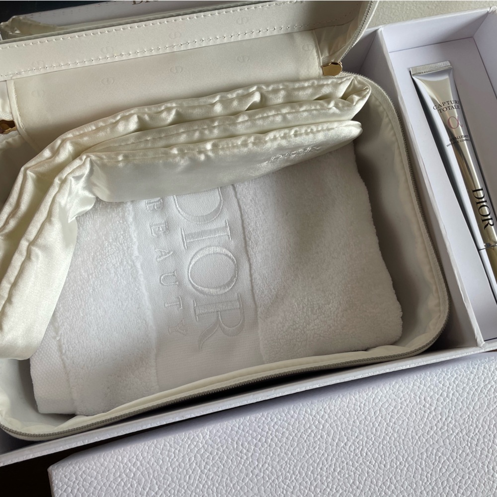 !!NIB!!  Dior Beauty Platinum Member Vanity Set 2025 - So Giftable!!! - Picture 4 of 4